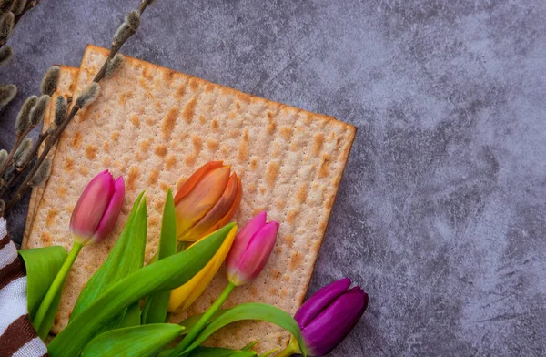 Jüdischer Feiertag des traditionellen Pessach-Matza-Brotes für den rituellen Segen der Zeremonie — Stockfoto