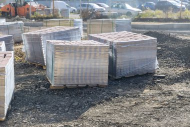 Asfalt döşemeli kaldırım tamiri.