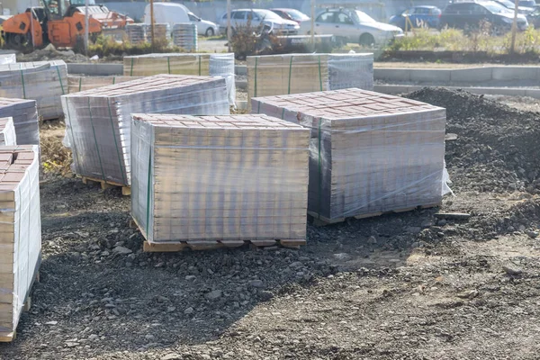 Asfalt döşemeli kaldırım tamiri.