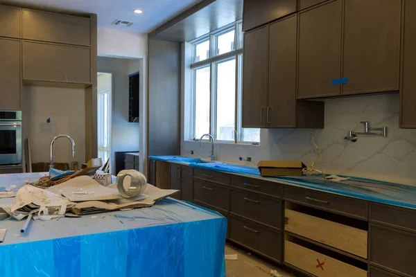 Kök remodel hem förbättring Visa installerat ett nytt kök — Stockfoto