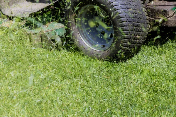 Gardening works of lawn mower cutting grass. — Stock Photo, Image