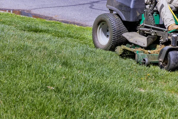 Mower Lawnmower Gardener Cutting Grass Utility Worker City Park — Stockfoto