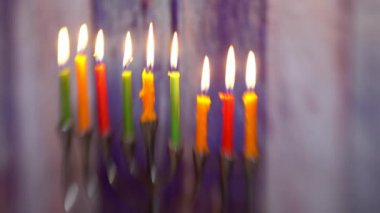Yahudi tatil hannukah sembolleri - yedi Kollu Şamdan seçici yumuşak odak