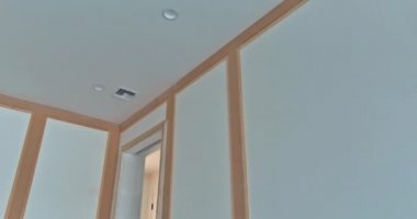 İnşaat endüstrisi yeni ev inşaatı iç alçıpan bitiş detayları