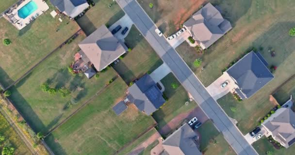 Vista aerea Boiling Springs città paesaggio urbano di una piccola zona notte tetti delle case in campagna in Sud Carolina IT — Video Stock