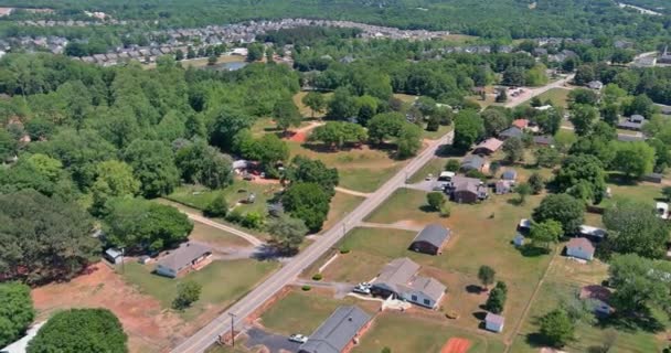 Αεροφωτογραφία πανόραμα ενός Inman μικρή πόλη της κατοικημένης περιοχής σε προαστιακή ανάπτυξη με μια Νότια Καρολίνα — Αρχείο Βίντεο