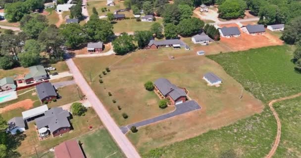 Vista panorâmica aérea de uma cidade pequena Inman em desenvolvimento suburbano uma Carolina do Sul EUA — Vídeo de Stock