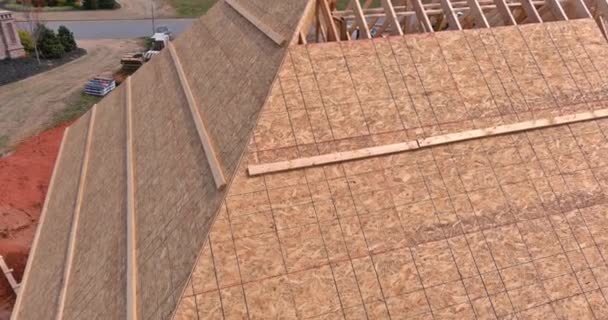 Новое строительство дома из древесины строительной крыши — стоковое видео