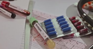 Mikrobiyoloji laboratuarında tıbbi ekipman Maymun Çiçeği virüsü kan testi,