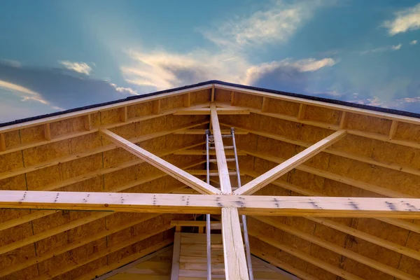 In costruzione la visiera tetto nuova casa — Foto Stock