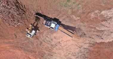 A hydraulic crane loading for shredding machine in roots wood