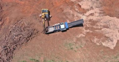 A hydraulic crane loading for shredding machine in roots wood chopped wooding material