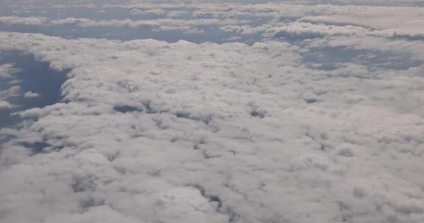 在飞机的天空上空飞行时 空中白云飘扬 — 图库视频影像