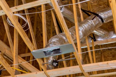 HVAC havalandırma sistemi ısıtma sistemini havalandırdı. Yeni ev için tavan içine yerleştirildi.