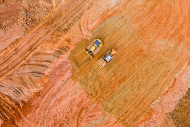 Hazırlık süreci yeni konut inşaatı sahasının alt bölümü göz önünde bulundurularak bir hava manzaralı arazi.
