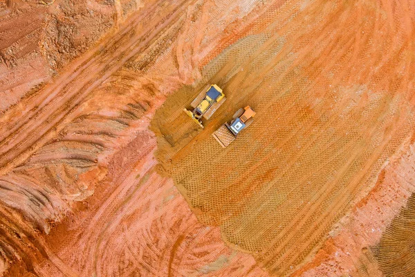 Hazırlık süreci yeni konut inşaatı sahasının alt bölümü göz önünde bulundurularak bir hava manzaralı arazi.
