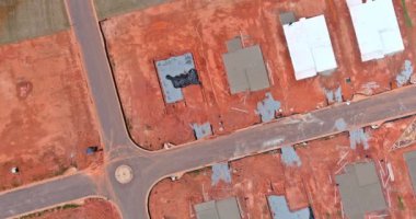 Yeni ev yapımı inşaat alanı tamamlanmamış evler bir hava manzarası