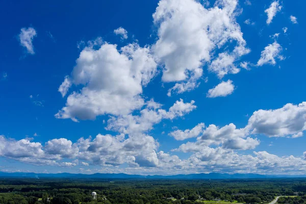 Wspaniała Panorama Chmury Niebie Malownicze Nad Amerykańskim Miastem Inman Domów — Zdjęcie stockowe