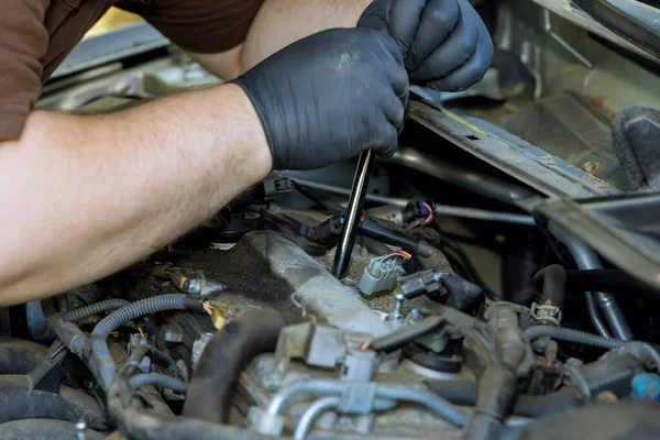 Notreparatur Eines Autos Bei Austausch Einem Autofunken Mit Blick Auf — Stockfoto