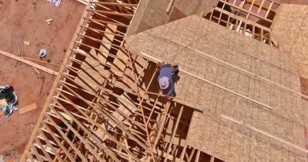 Aerial Top View Home Roof Construction Applying Roof Plywood Panels — Stock Video