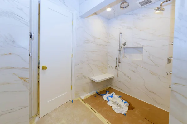 Designer Renovation Construction Bathroom Bath Tub Shower Interior Expensive — Stock Photo, Image