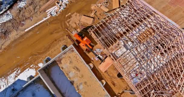 House Construction Worker Covering Plywood Wooden Making Ridge Roof — Stock Video