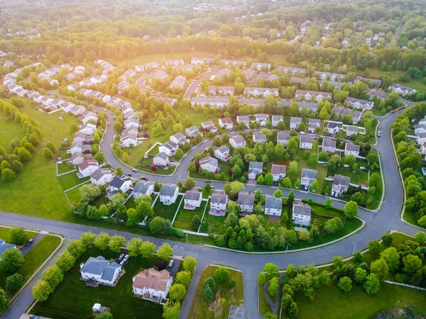 Luchtfoto Panorama Uitzicht Een Kleine Stad Stad Huis Daken Voorstedelijke — Stockfoto