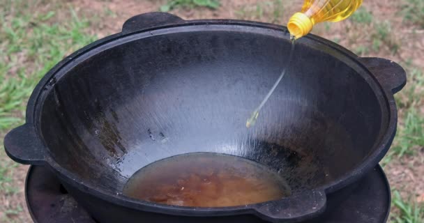 Cook Pours Oil Cauldron Cooking Pilaf — Stock Video