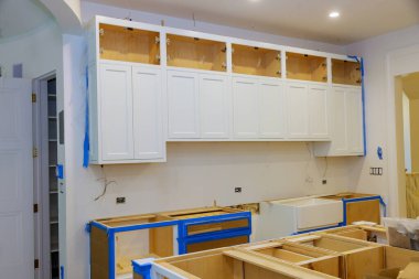 Modern mutfak dolaplarının montajı ve montajı ev dekorasyonu