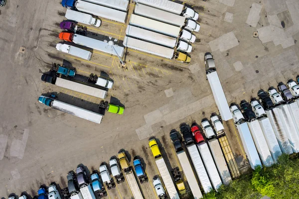 Camion Piedi Fila Una Zona Sosta Autostrada Visto Una Vista — Foto Stock