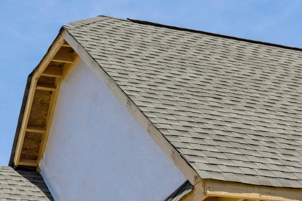 Roofing Waterproofing New House Asphalt Shingles Covered Corner Building Being — Stock Photo, Image