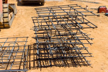İnşaat alanlarında beton güçlendirilmiş inşaat için çelik parmaklıkların güçlendirilmesi.