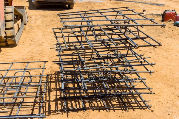 İnşaat alanlarında beton güçlendirilmiş inşaat için çelik parmaklıkların güçlendirilmesi.