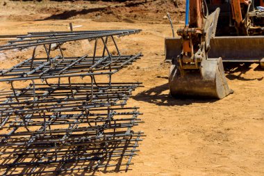 İnşaat alanı yeni bina için çelik inşaat demiri yapısı