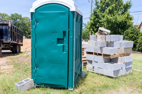 Die Mobile Toilette Auf Der Baustelle Wird Während Der Bauphase — Stockfoto