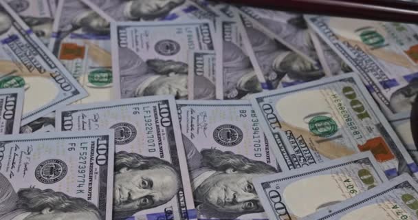 Dollars Américains Émis Jugement Marteau Fonctionnaire Corrompu Est Recherché Pour — Video