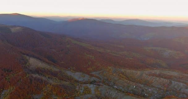 Panoramisch Bovenaanzicht Berglandschap Tijdens Een Herfstochtend — Stockvideo
