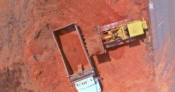 Excavator Loading Earth Dump Truck Which Heavy Construction Equipment Construction — Vídeo de Stock