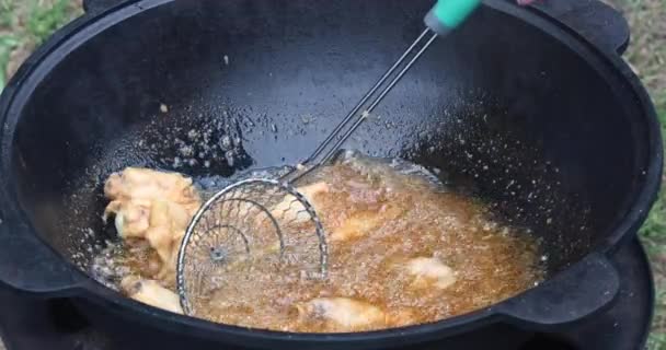 Cooking Chicken Wings Open Fire Cauldron Boiling Oil — Stock Video