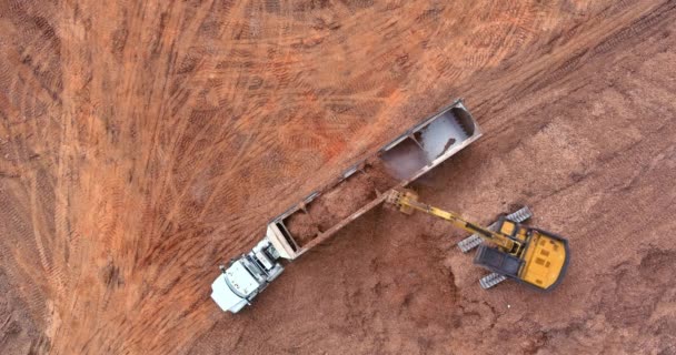 Excavator Loading Earth Dump Truck Which Heavy Construction Equipment Construction — Vídeo de Stock