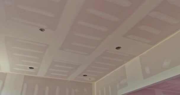 Wykończenie Szpachlówki Pustych Ścianach Mieszkania Podczas Remontu Nowego Domu — Wideo stockowe
