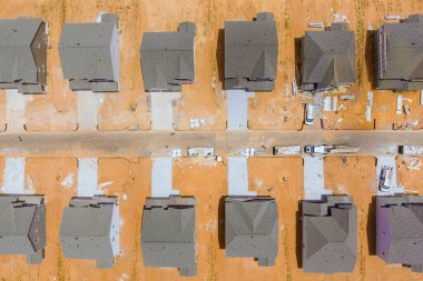 Tamamlanmamış alt bölümlerin havadan üst görüntüsü tamamlanmamış konutların inşaat sahaları