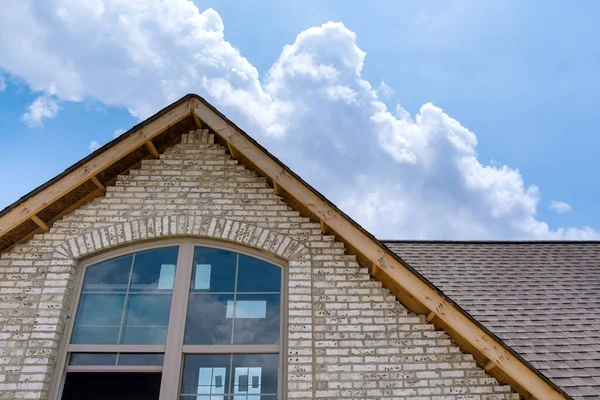 Roofing Construction Part New House Covered Asphalt Shingles — Stockfoto