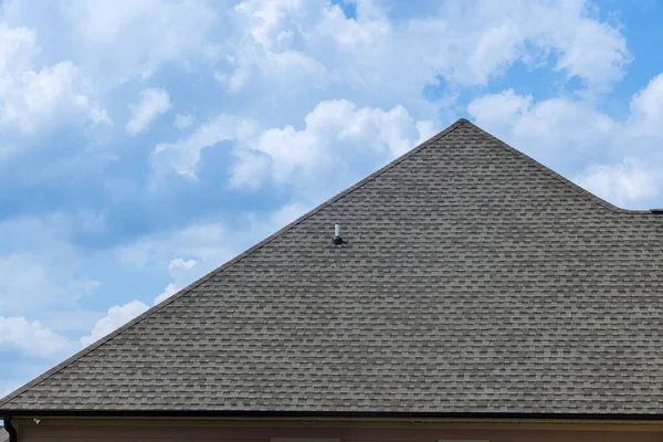 Construction Work Shingles Covered Asphalt Being Used Roof House — 图库照片