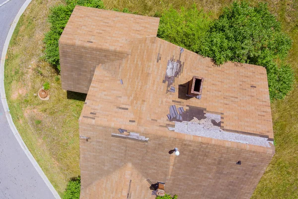 Aerial Top View Roof Shingles Have Been Damaged Result Strong — ストック写真