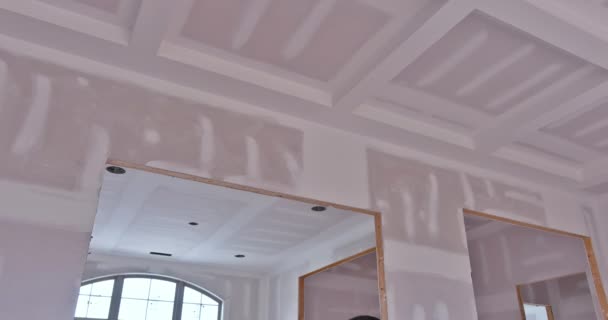 Walls Empty Apartment Being Painted Finishing Putty Being Applied — Stock Video