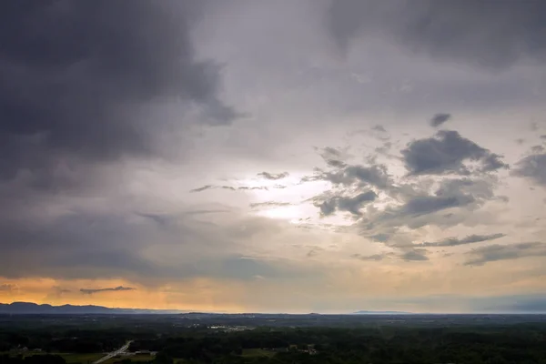 Nuvens Tempestade Escura Pôr Sol Durante Pôr Sol Panorama Dramático — Fotografia de Stock