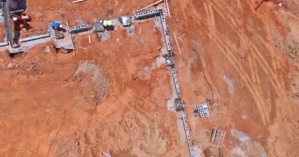 Вид Сверху Воздуха Бетонные Колонны Заливаемые Строительной Площадке — стоковое видео