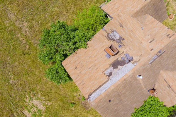 High Winds Strong Storms Have Damaged Roof Shingles Aerial Point — Fotografia de Stock