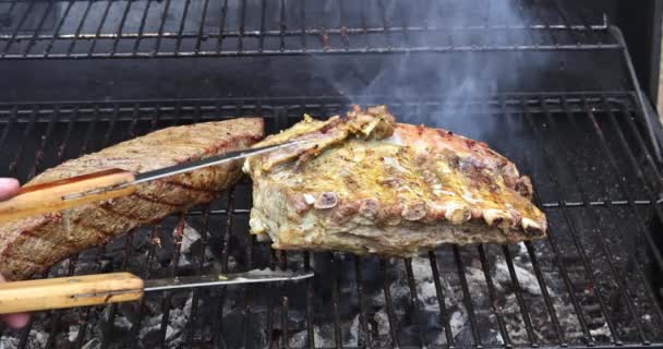 Hay Nada Más Americano Que Filetes Res Parrilla Costillas Cerdo — Vídeos de Stock